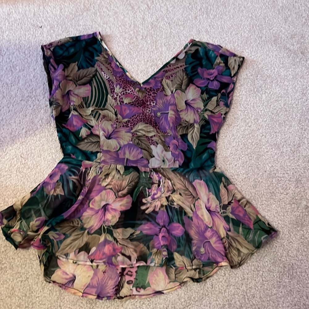 Beautiful Floral V-neck Peplum Blouse. New without Tags.